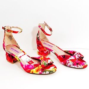NWT Betsy Johnson Ivee ankle strap heel